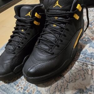 Jordan Men's Black and Yellow Sneakers